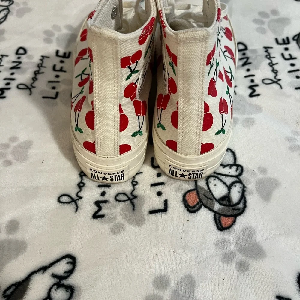 Converse 🍒 cherry high top platform Woman’s size 8 worn a few times, well loved